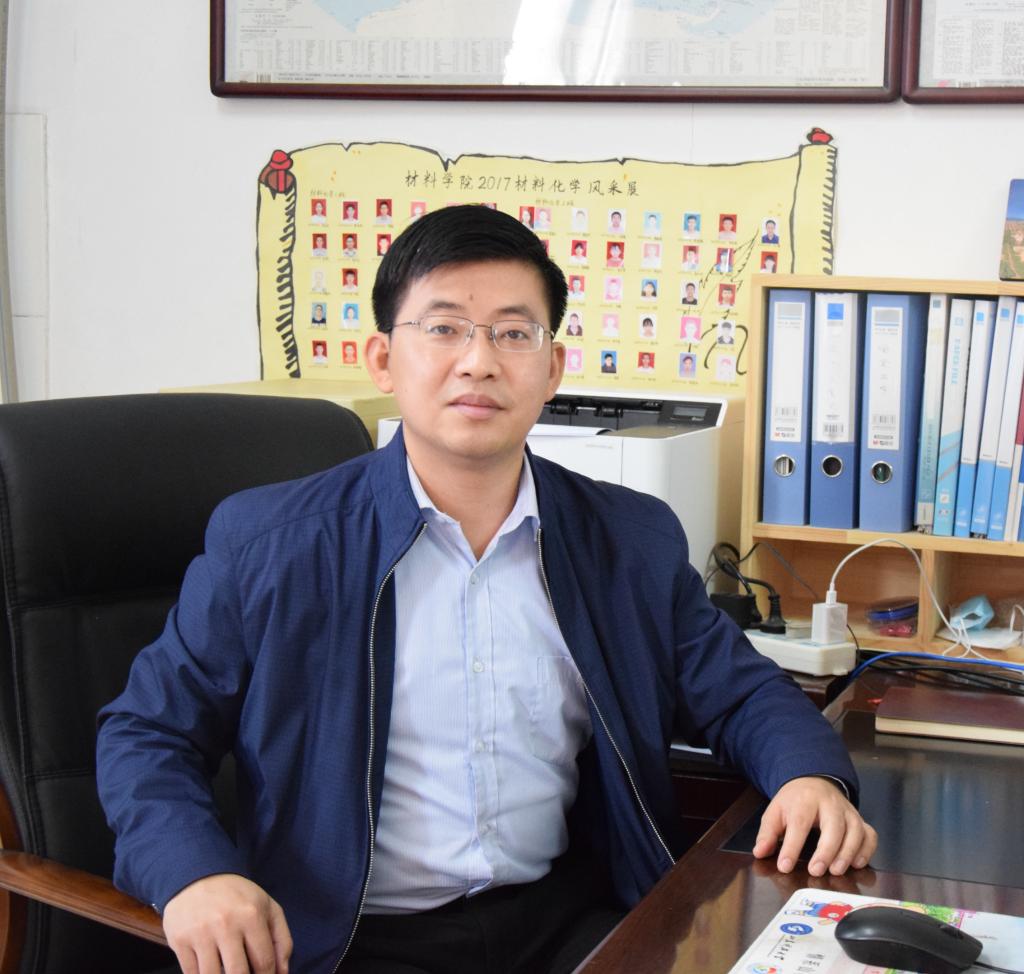 世界杯官网党委副书记、副院长​李建楠